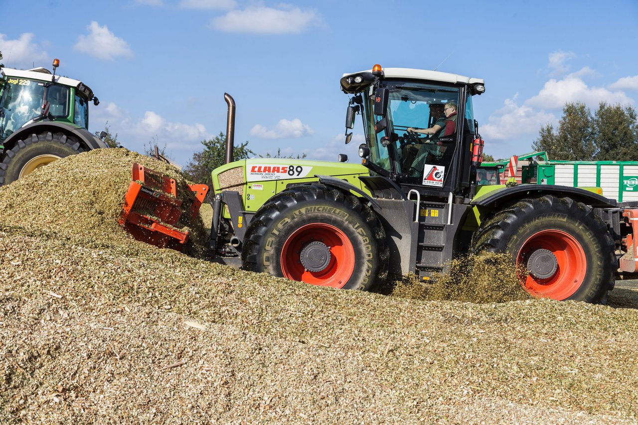 Bild 140 - Maisernte